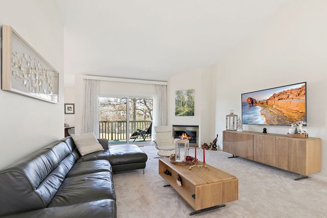 260 Timber Ridge Lane A, Lake Barrington, IL 60010