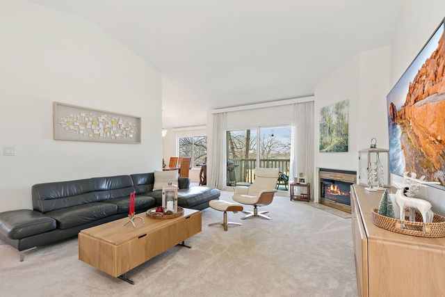 260 Timber Ridge Lane A, Lake Barrington, IL 60010