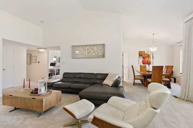 260 Timber Ridge Lane A, Lake Barrington, IL 60010