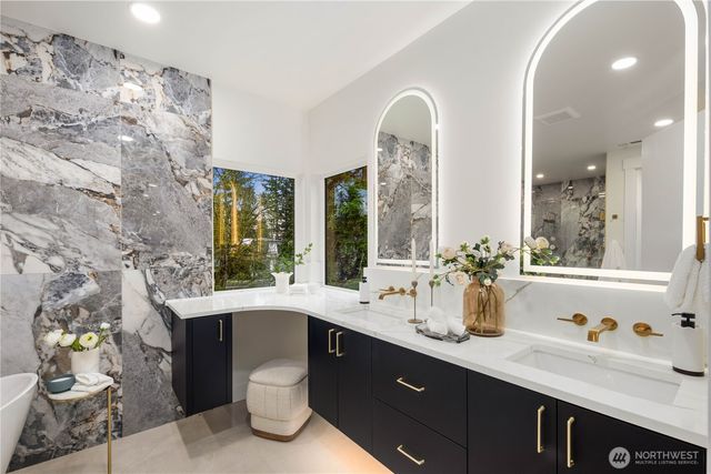 10416 130th Avenue NE, Kirkland, WA 98033