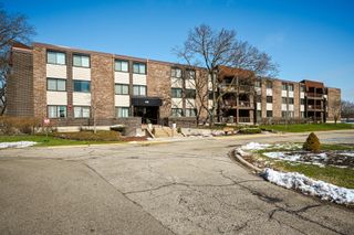 450 Raintree Court 3B, Glen Ellyn, IL 60137