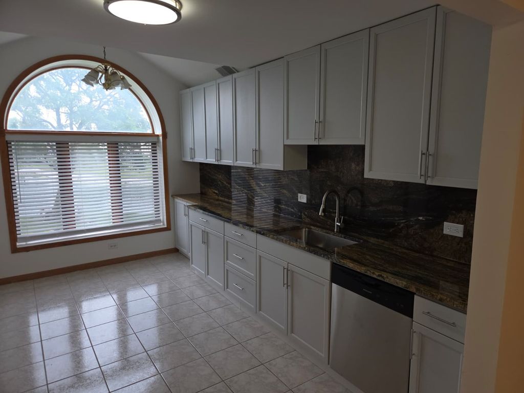 6506 Pine Trail Lane 4, Tinley Park, IL 60477 — photo 2