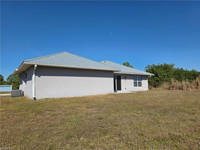5010 Dolphin CT, Labelle, FL 33935