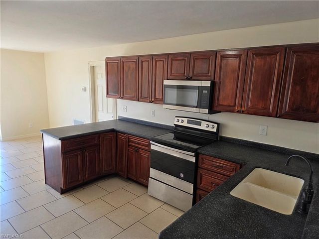 5010 Dolphin CT, Labelle, FL 33935