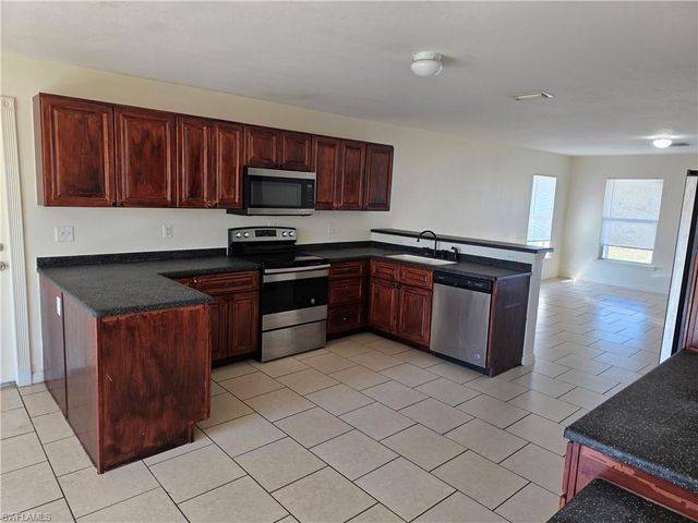 5010 Dolphin CT, Labelle, FL 33935