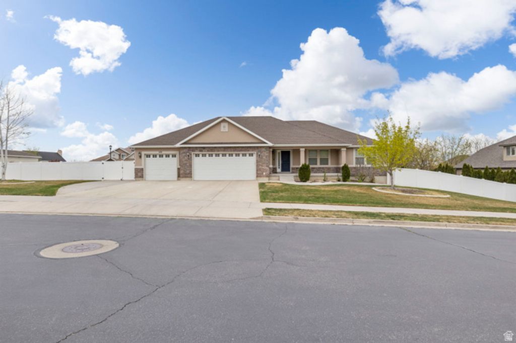 Image 2 of property listing at 678 W CORY RD, South Jordan, UT 84095