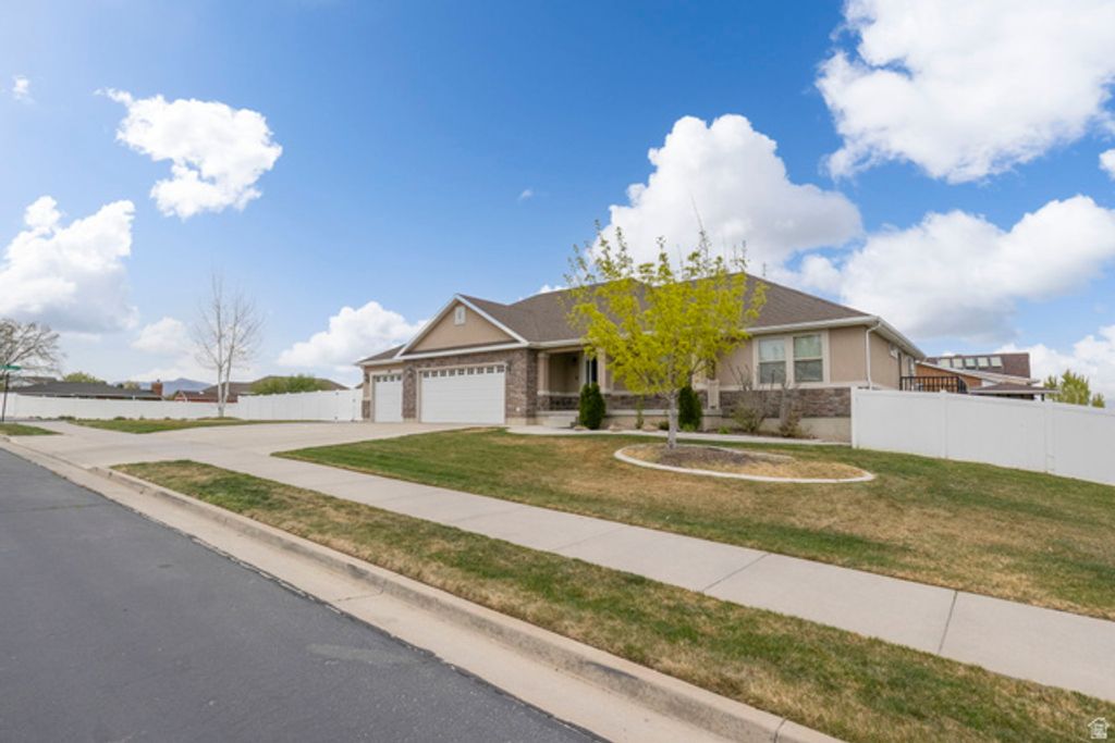 Image 5 of property listing at 678 W CORY RD, South Jordan, UT 84095