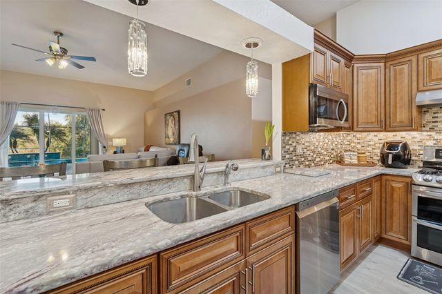 10022 OXFORD CHAPEL DRIVE, Tampa, FL 33647