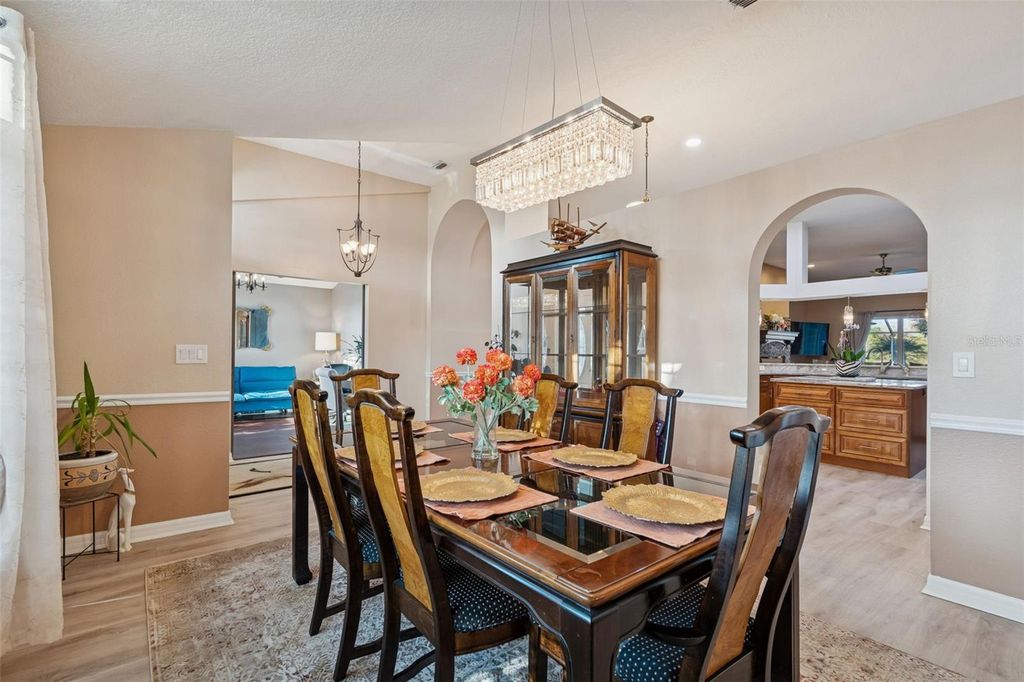 Image 11 of property listing at 10022 OXFORD CHAPEL DRIVE, Tampa, FL 33647