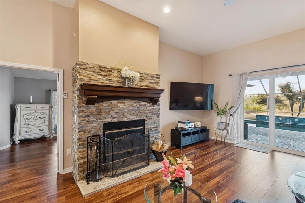 Image 29 of property listing at 10022 OXFORD CHAPEL DRIVE, Tampa, FL 33647