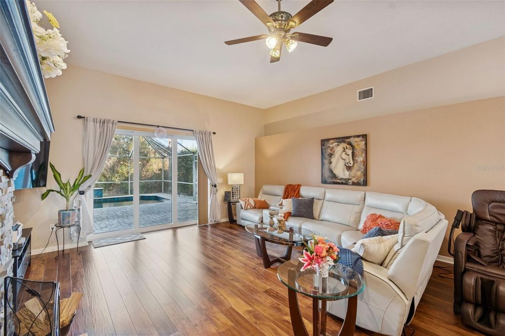 Image 30 of property listing at 10022 OXFORD CHAPEL DRIVE, Tampa, FL 33647