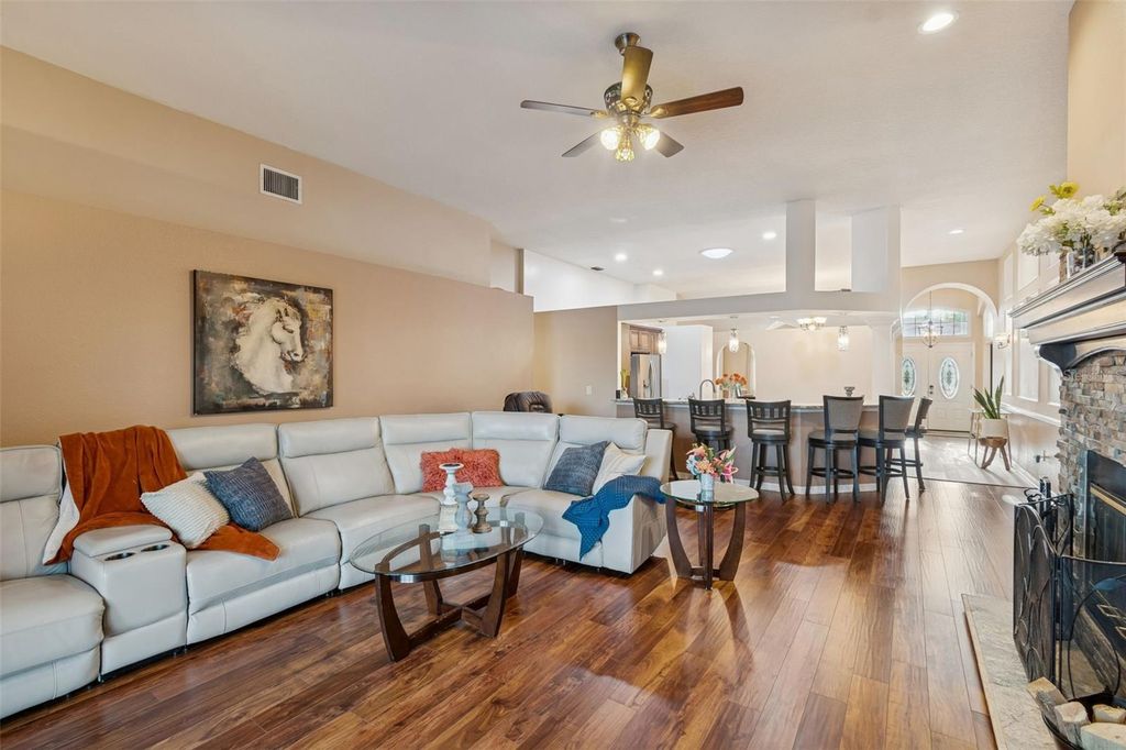 Image 31 of property listing at 10022 OXFORD CHAPEL DRIVE, Tampa, FL 33647