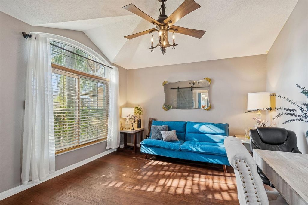 Image 33 of property listing at 10022 OXFORD CHAPEL DRIVE, Tampa, FL 33647