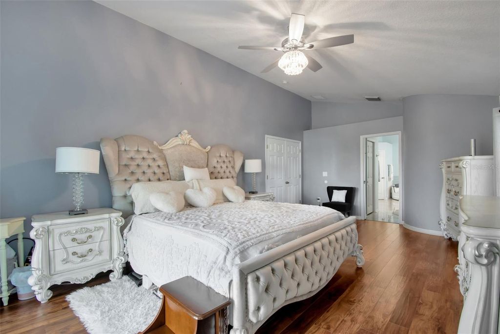 Image 43 of property listing at 10022 OXFORD CHAPEL DRIVE, Tampa, FL 33647