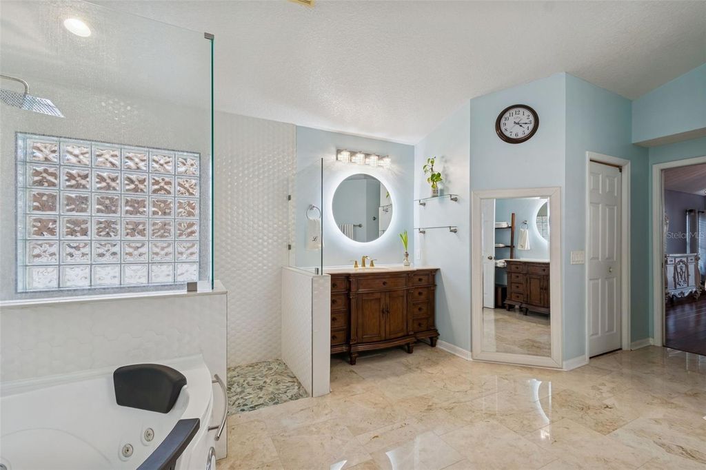 Image 48 of property listing at 10022 OXFORD CHAPEL DRIVE, Tampa, FL 33647