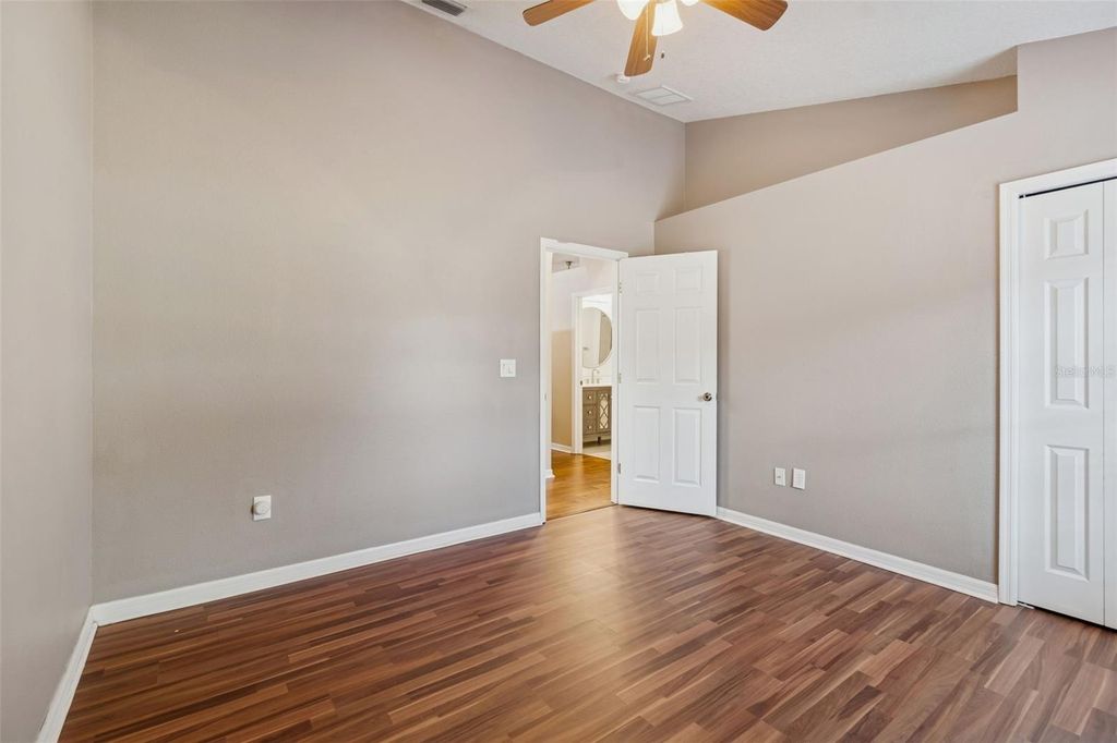 Image 54 of property listing at 10022 OXFORD CHAPEL DRIVE, Tampa, FL 33647