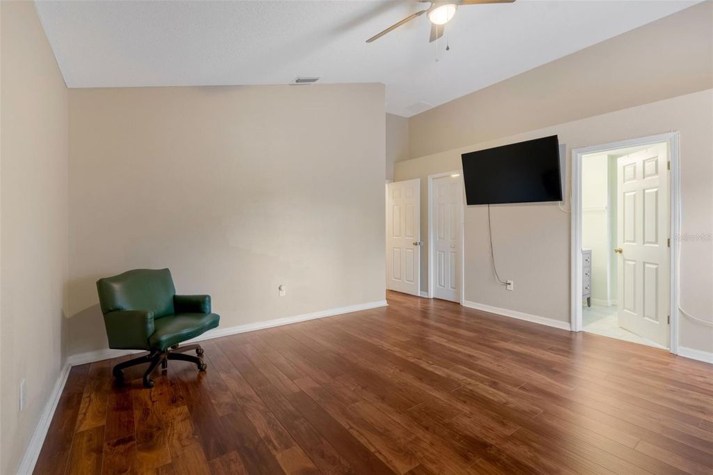 Image 58 of property listing at 10022 OXFORD CHAPEL DRIVE, Tampa, FL 33647