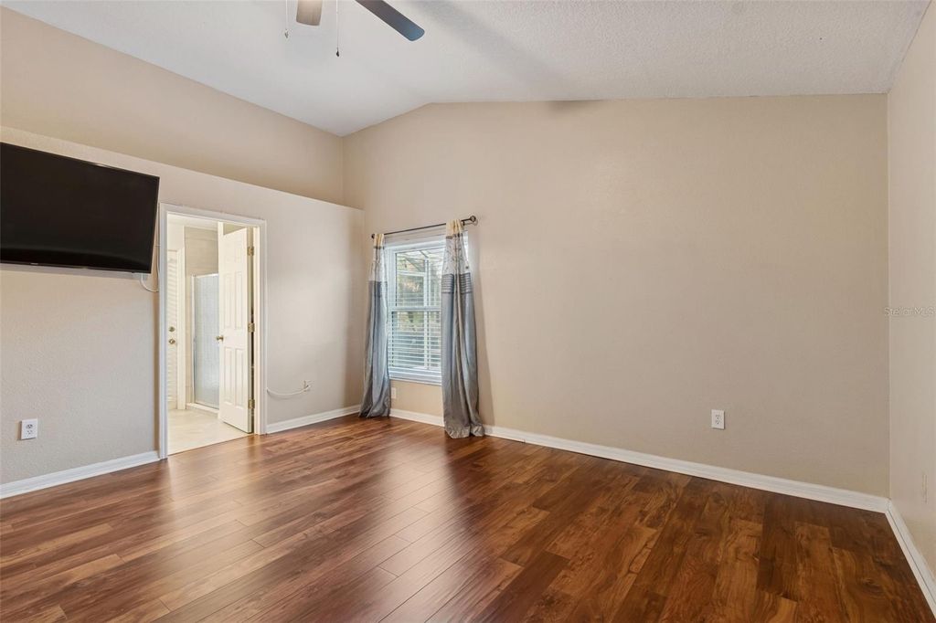 Image 59 of property listing at 10022 OXFORD CHAPEL DRIVE, Tampa, FL 33647