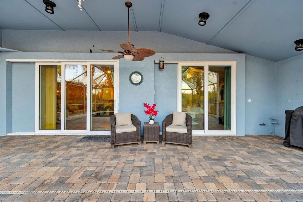 Image 70 of property listing at 10022 OXFORD CHAPEL DRIVE, Tampa, FL 33647