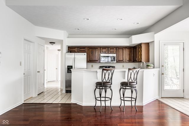 7570 Pinesprings West Drive, Indianapolis, IN 46256