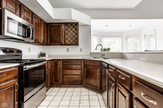 7570 Pinesprings West Drive, Indianapolis, IN 46256