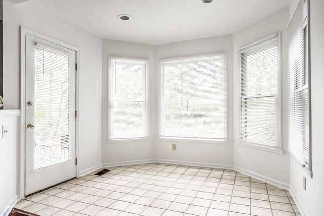 7570 Pinesprings West Drive, Indianapolis, IN 46256