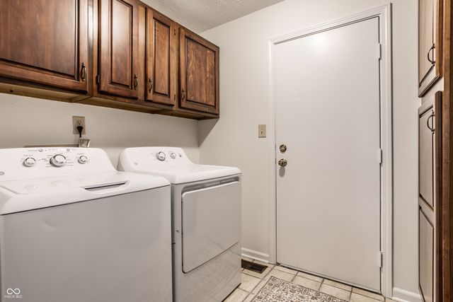 7570 Pinesprings West Drive, Indianapolis, IN 46256