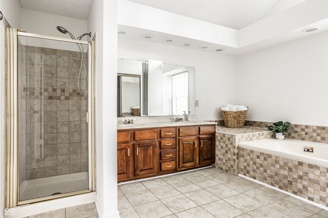 7570 Pinesprings West Drive, Indianapolis, IN 46256