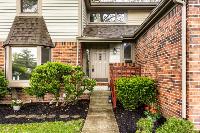7570 Pinesprings West Drive, Indianapolis, IN 46256