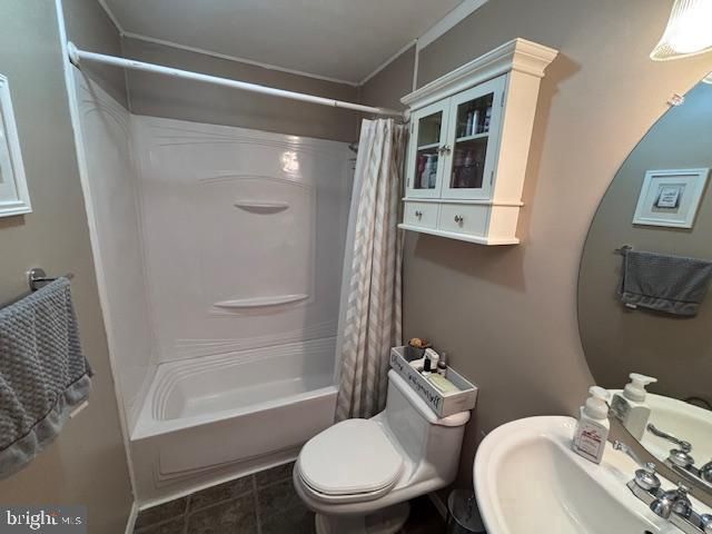 7513 HARPER DR, Morrisville, PA 19067