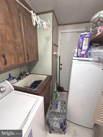 7513 HARPER DR, Morrisville, PA 19067