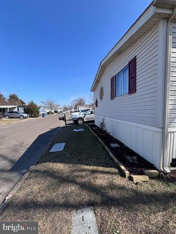 7513 HARPER DR, Morrisville, PA 19067