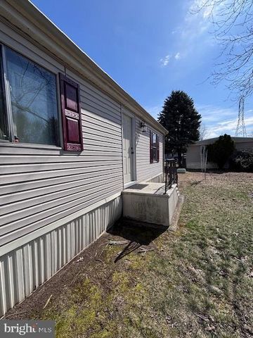 7513 HARPER DR, Morrisville, PA 19067