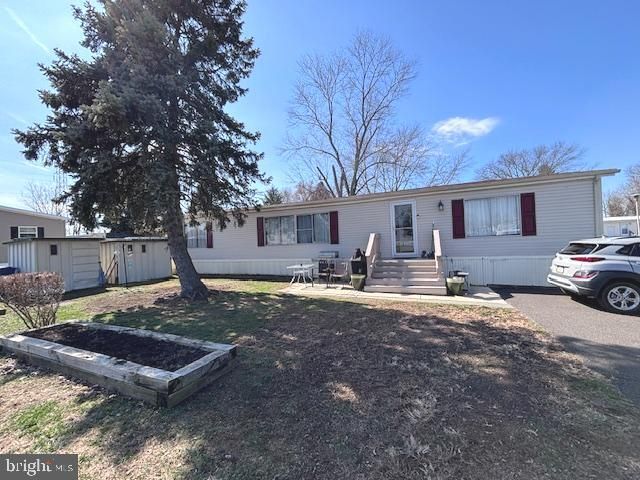 7513 HARPER DR, Morrisville, PA 19067