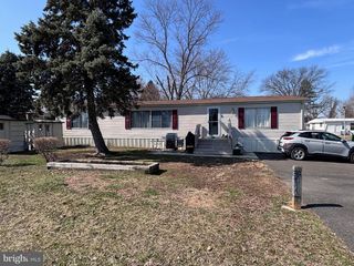 7513 HARPER DR, Morrisville, PA 19067