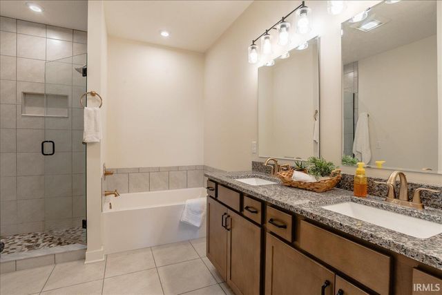 5526 Abbe Wood Drive, Newburgh, IN 47630
