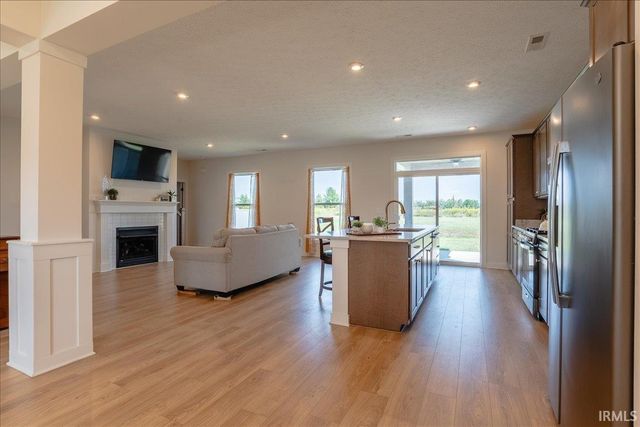 5526 Abbe Wood Drive, Newburgh, IN 47630