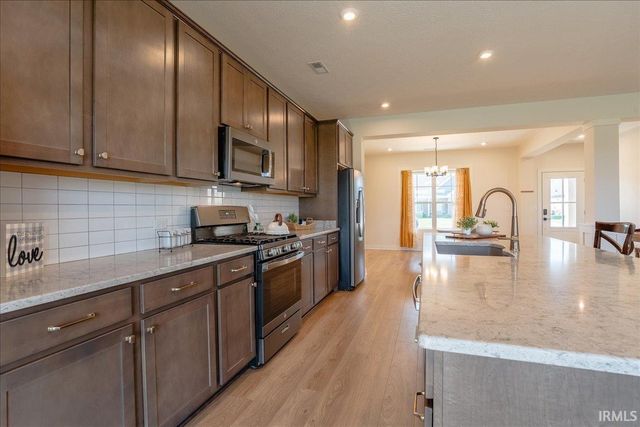 5526 Abbe Wood Drive, Newburgh, IN 47630
