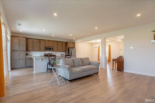 5526 Abbe Wood Drive, Newburgh, IN 47630