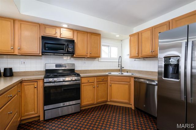 617 N Rock Hill Road, St Louis, MO 63119