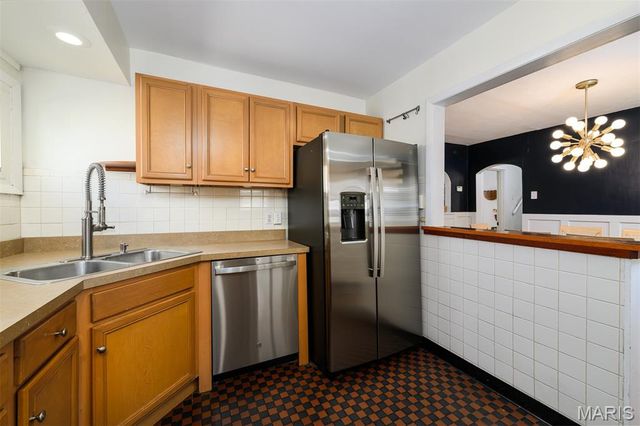 617 N Rock Hill Road, St Louis, MO 63119