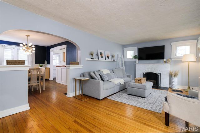 617 N Rock Hill Road, St Louis, MO 63119