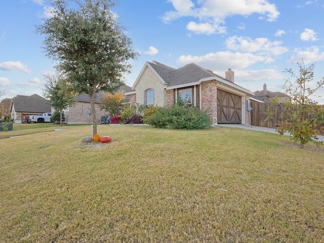 745 Larkspur Lane, Midlothian, TX 76065