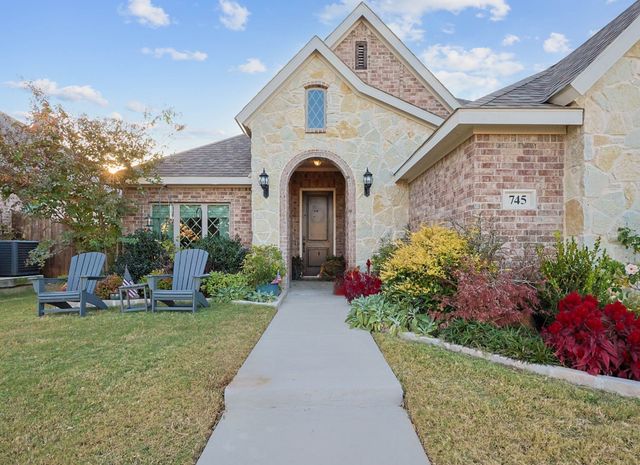 745 Larkspur Lane, Midlothian, TX 76065