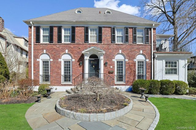 81 Oxford Road, New Rochelle, NY 10804