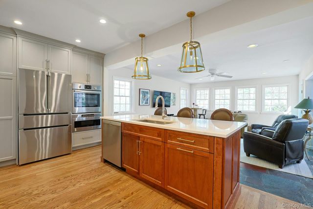 81 Oxford Road, New Rochelle, NY 10804