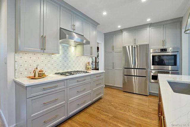 81 Oxford Road, New Rochelle, NY 10804