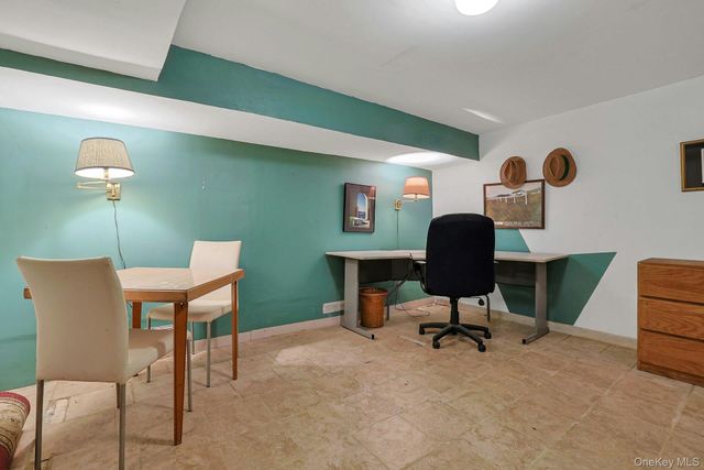 81 Oxford Road, New Rochelle, NY 10804