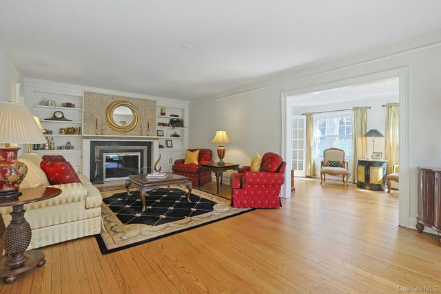 81 Oxford Road, New Rochelle, NY 10804