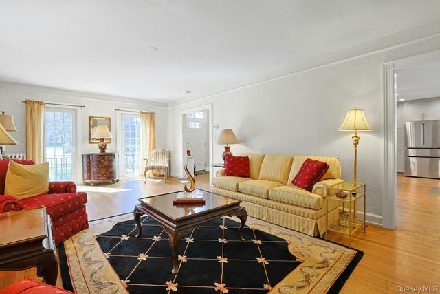 81 Oxford Road, New Rochelle, NY 10804